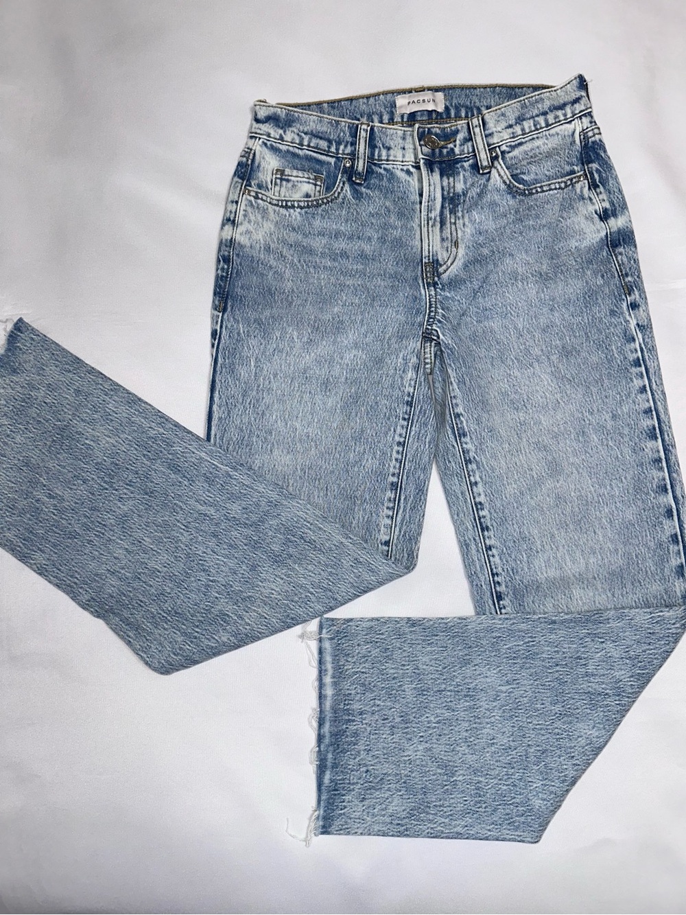 Pacsun NWOT 90’s Straight Stretch Acid Wash Jeans ladies size 24 raw edge hem